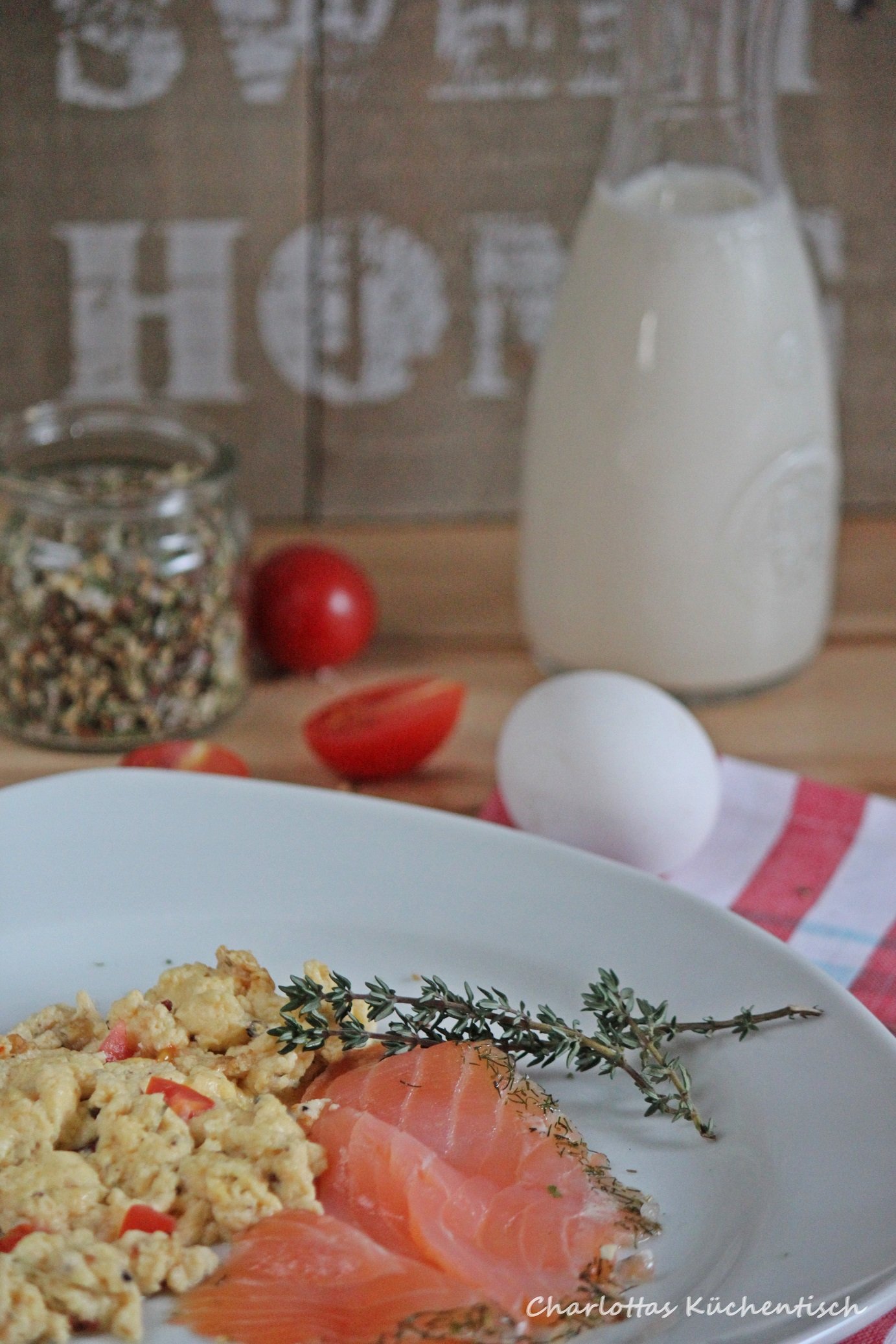 Rührei mit Lachs (ein ganz schnelles Frühstück) - Charlottas Küchentisch