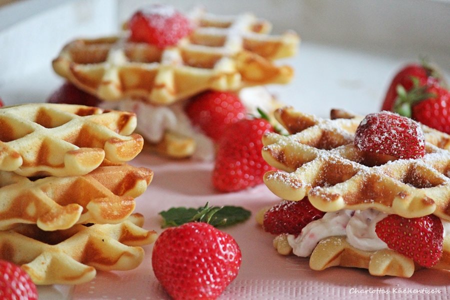 Waffeln, Erdbeeren, Joghurt, Waffelburger, Backen, Rezept, Mascarpone, Sahne, Mascarponefüllung