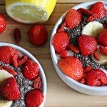 Naturjoghurt, Superfood, Healthyfood, Erdbeere, Banane, Ahornsirup, Chiasamen, Gojibeeren, gesundes Frühstück, Dessert, Zwischenmahlzeit