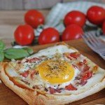 Spiegelei-Blätterteig-Pizza, Ei, Pizzagewürz, Blätterteig, Frühstück, lecker, Rezept