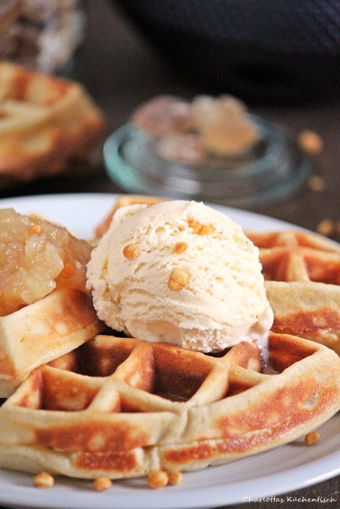 Apfel-Cashew-Waffeln, Waffeln, Buttermilchwaffeln, Waffles, Kitchenaid Waffeleisen, Rezept