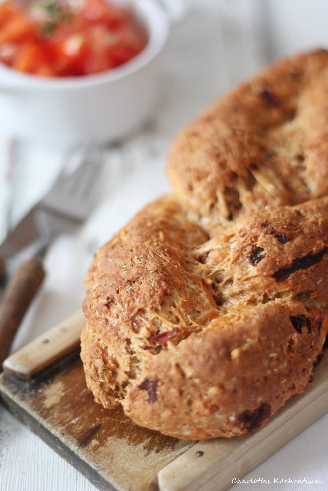 Brotzopf, Brot, Quark-Öl-Teig, selbstgebackenes Brot, Tomate, Tomatenbrot, Rezept, Backen, 