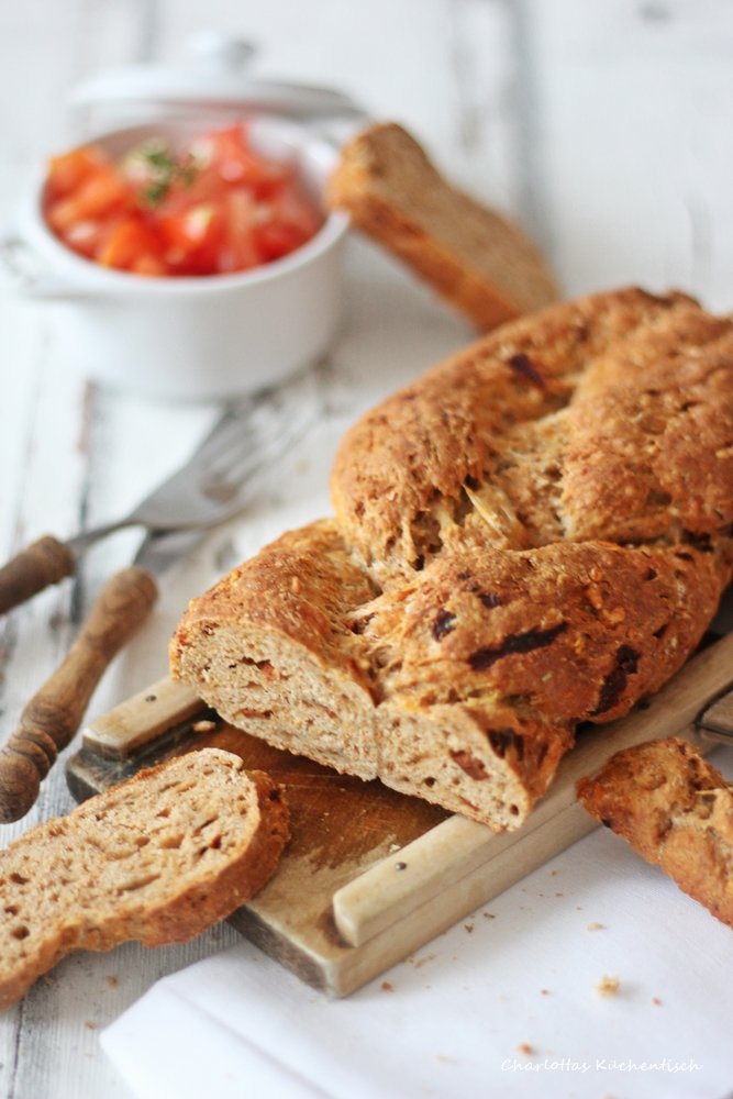 Brotzopf, Brot, Quark-Öl-Teig, selbstgebackenes Brot, Tomate, Tomatenbrot, Rezept, Backen,