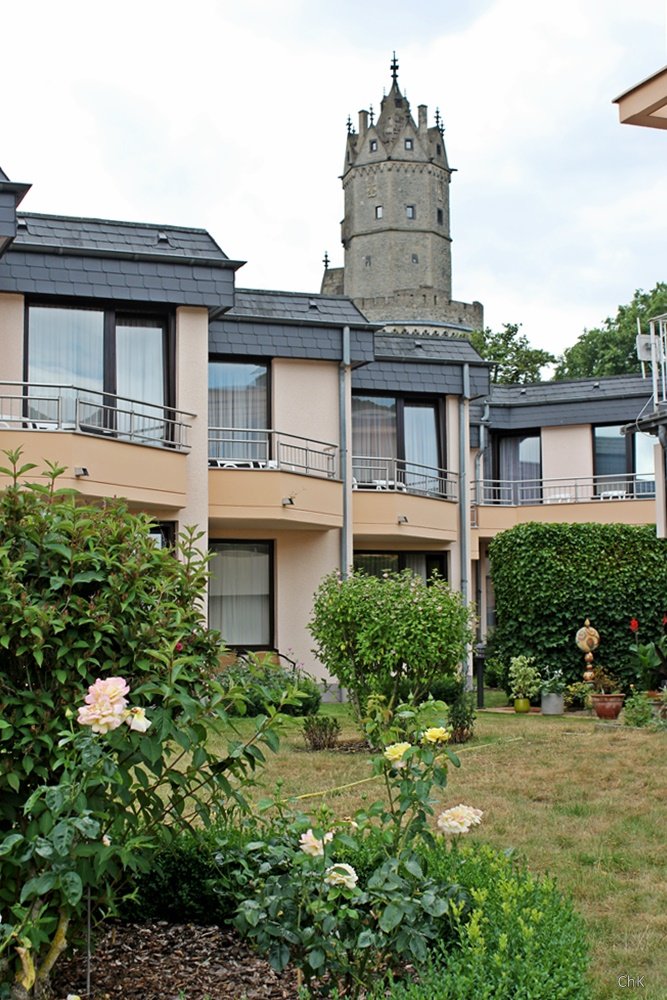 villa-am-rhein - Charlottas Küchentisch