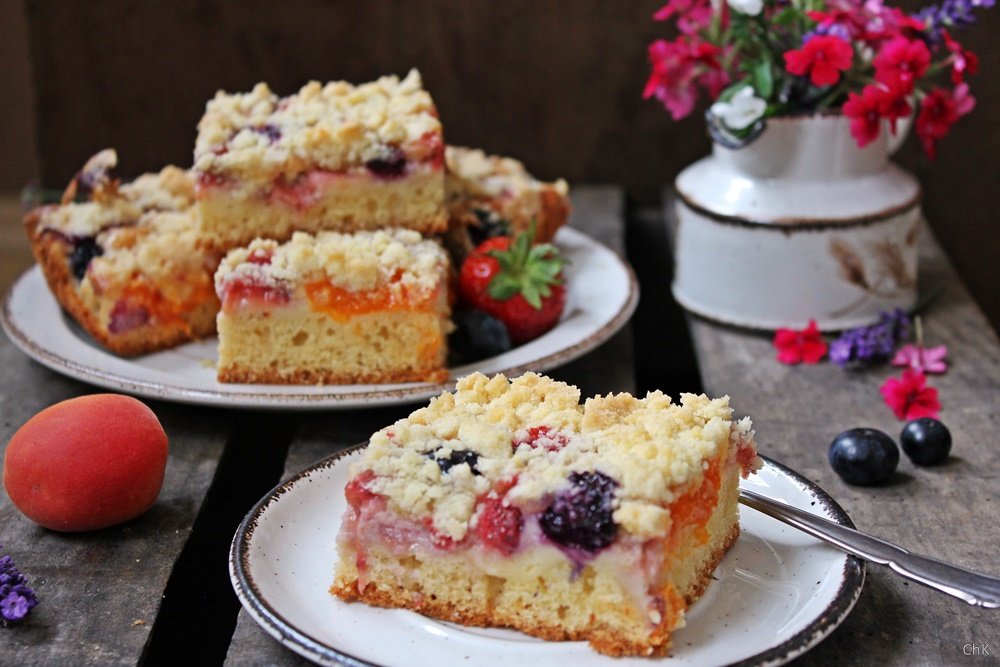 Schmand Streuselkuchen, Streuselkuchen, Erdbeeren, Blaubeeren, Aprikosen, Schmandkuchen, Backen, Rezept