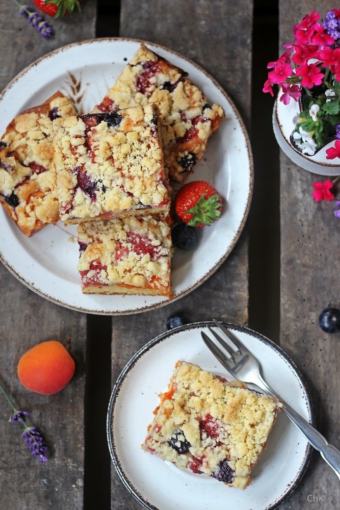 Schmand Streuselkuchen, Streuselkuchen, Erdbeeren, Blaubeeren, Aprikosen, Schmandkuchen, Backen, Rezept