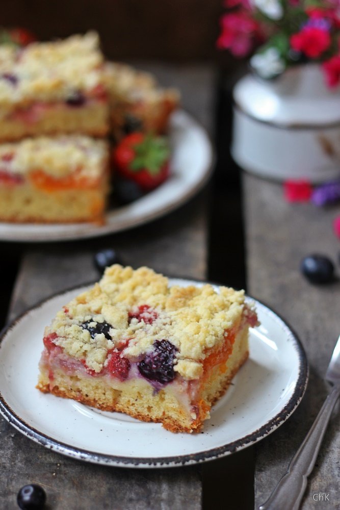 Schmand Streuselkuchen, Streuselkuchen, Erdbeeren, Blaubeeren, Aprikosen, Schmandkuchen, Backen, Rezept