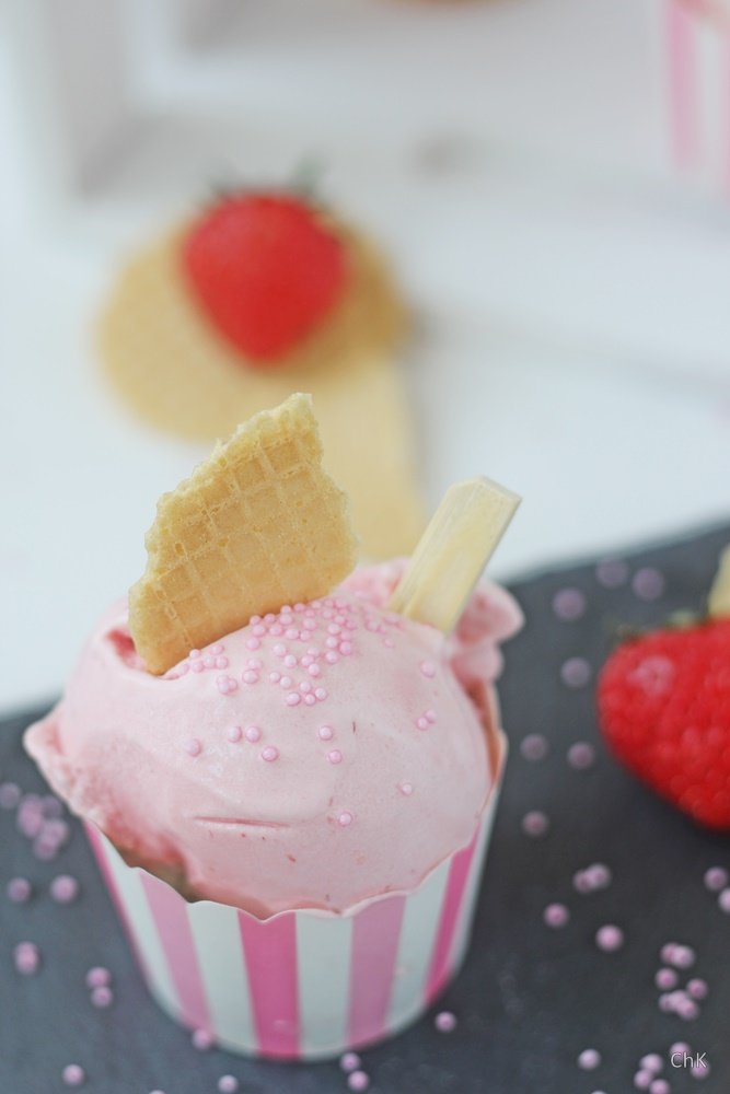 erdbeer buttermilch eis 3 - Charlottas Küchentisch