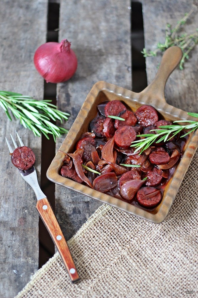 Länderküche, Spanien, Chorizo, Zwiebeln, Rotwein, Sherry, Tapas, Rezept, Chorizo in Rotwein