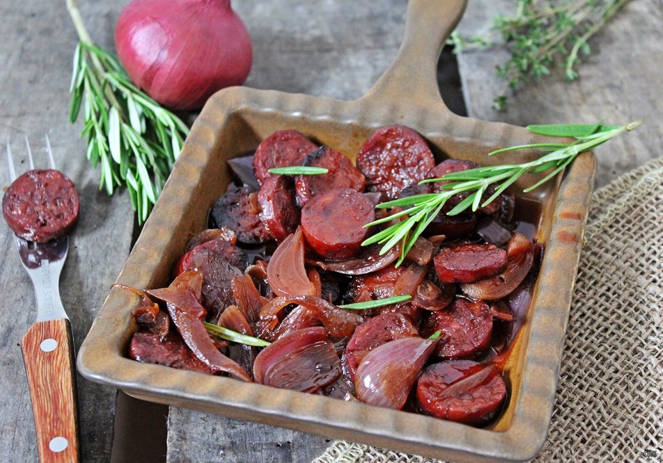 Länderküche, Spanien, Chorizo, Zwiebeln, Rotwein, Sherry, Tapas, Rezept, Chorizo in Rotwein