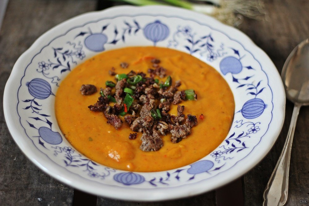 Hokkaido-Kürbissuppe, Orangen, Orangensaft, Hackfleisch, Chilli, Suppe