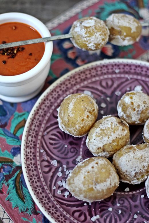 Kanarische Kartoffeln mit Salzkruste mit Mojo rojo - Tapas-Ideen für ...