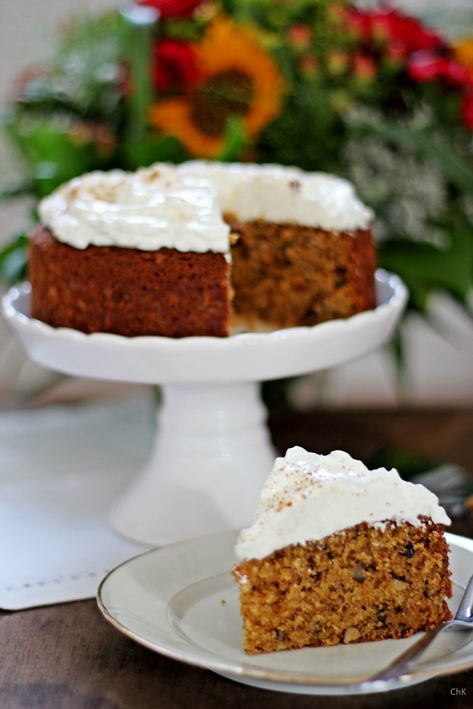 Möhrenkuchen mit Walnüssen und Frischkäsetopping, Backen, Rezept, 