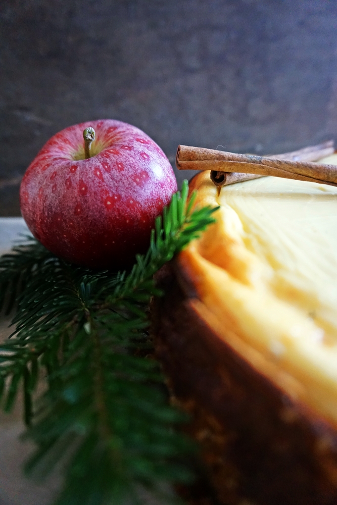 Käsekuchen mit Zimtapfel und Spekulatiusboden - Charlottas Küchentisch