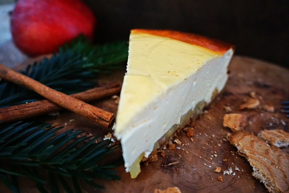 Käsekuchen mit Zimtapfel und Spekulatiusboden - Charlottas Küchentisch